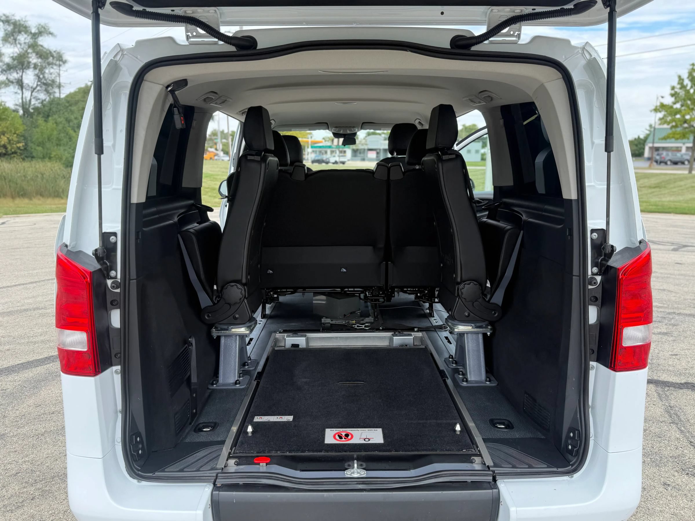 Used 2019 Mercedes-Benz Metris Passenger image 22