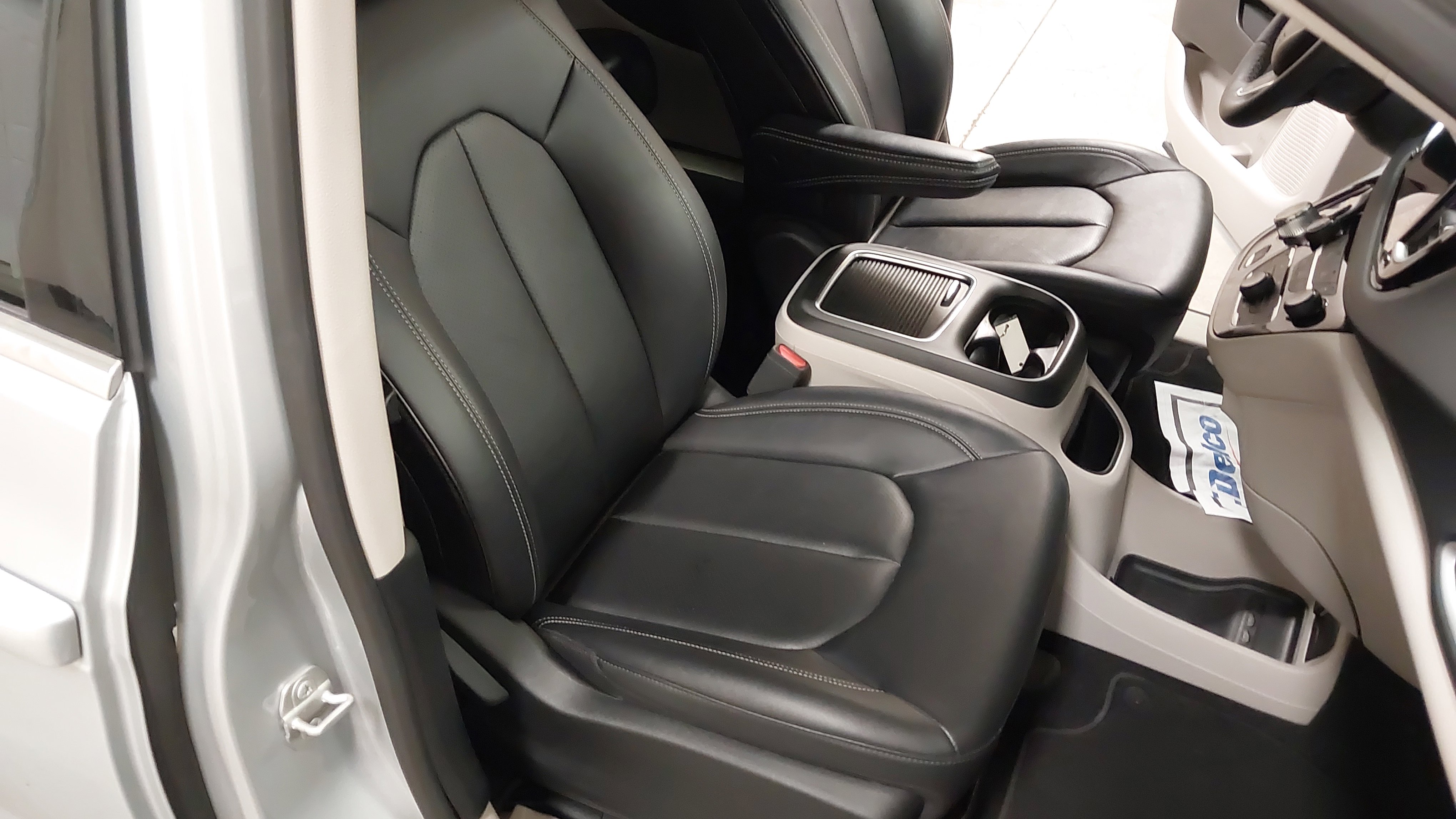 Used 2024 Chrysler Pacifica Touring-L image 28