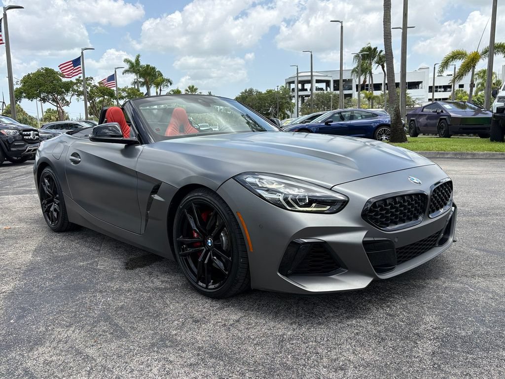 Used 2022 BMW Z4 M40i w/ Premium Package RWD image 2