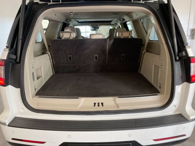 Used 2020 Lincoln Navigator L Reserve w/ Equipment Group 208A Reserve AWD/4WD image 15