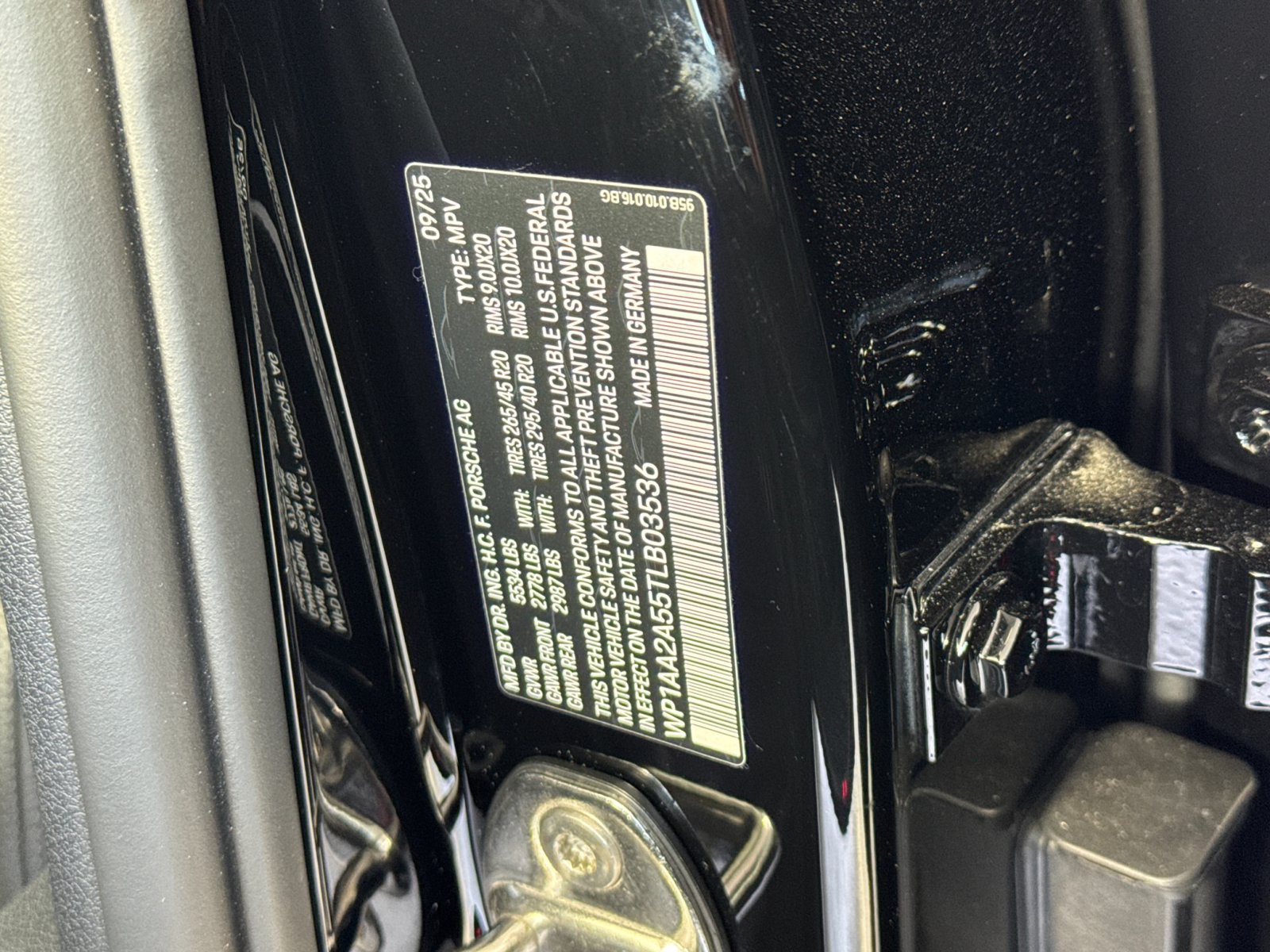 Certified 2026 Porsche Macan AWD/4WD image 34
