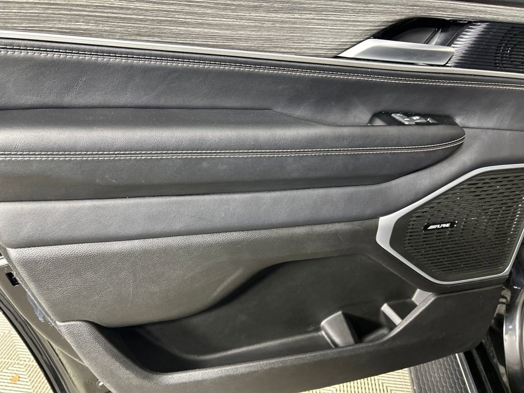 Used 2024 Jeep Wagoneer Series II image 16