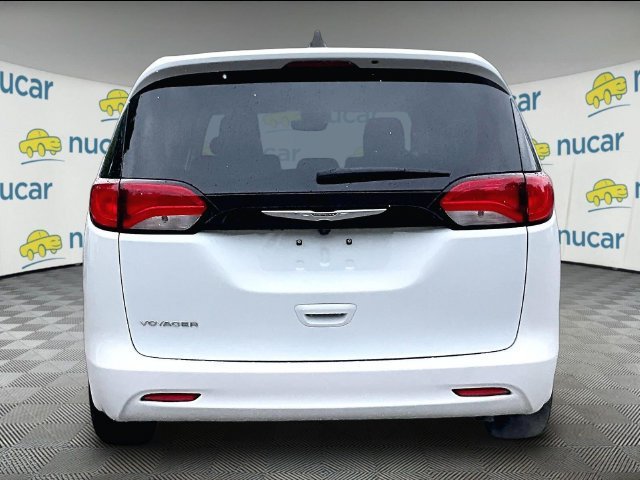 Used 2023 Chrysler Voyager LX FWD image 5