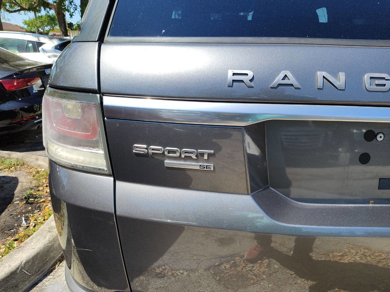 Used 2015 Land Rover Range Rover Sport SE image 26