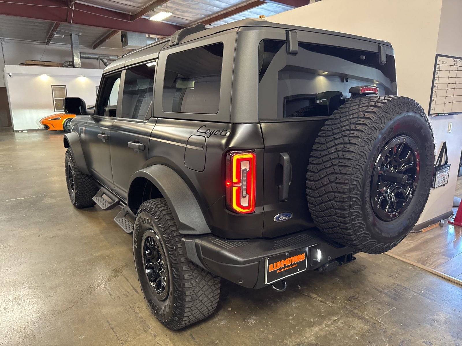 Used 2023 Ford Bronco Badlands image 16