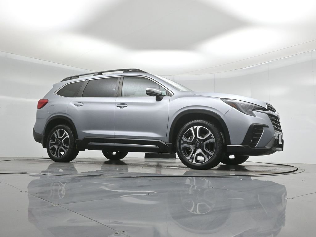 Used 2023 Subaru Ascent Limited w/ Technology Package AWD/4WD image 4