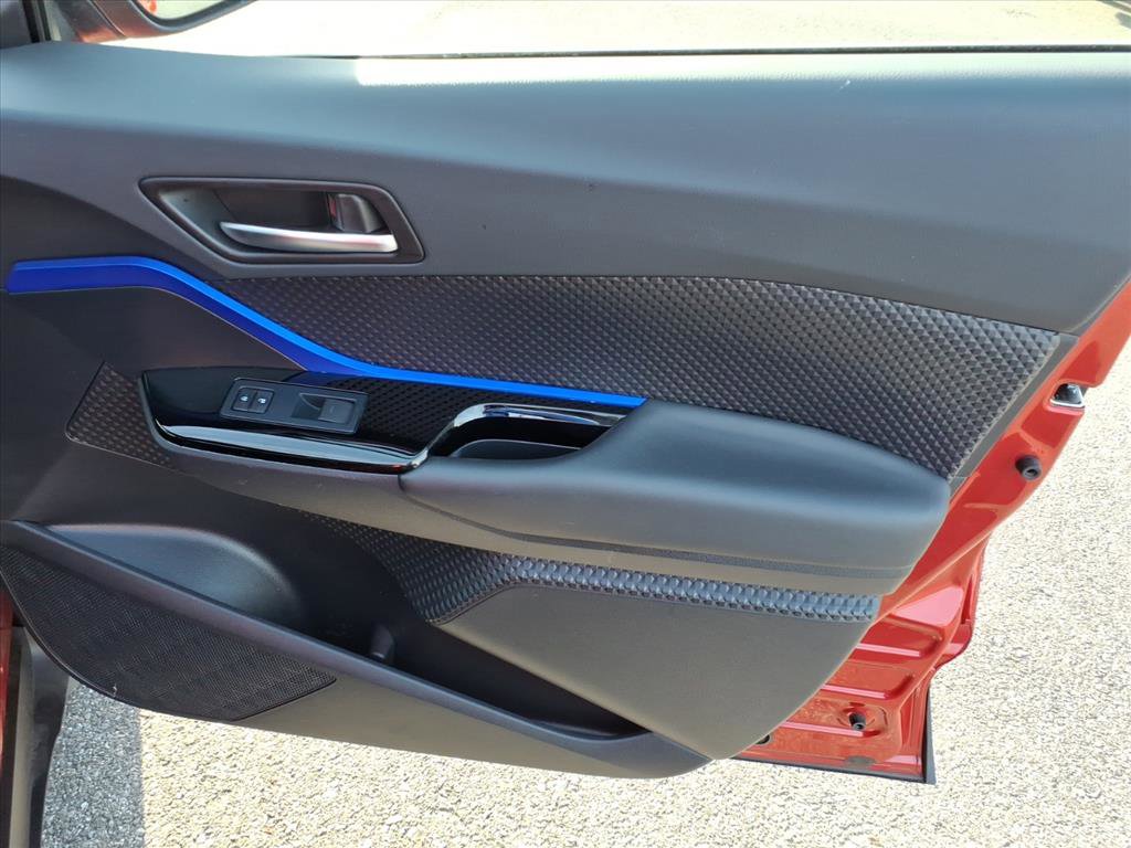 Used 2022 Toyota C-HR XLE image 16