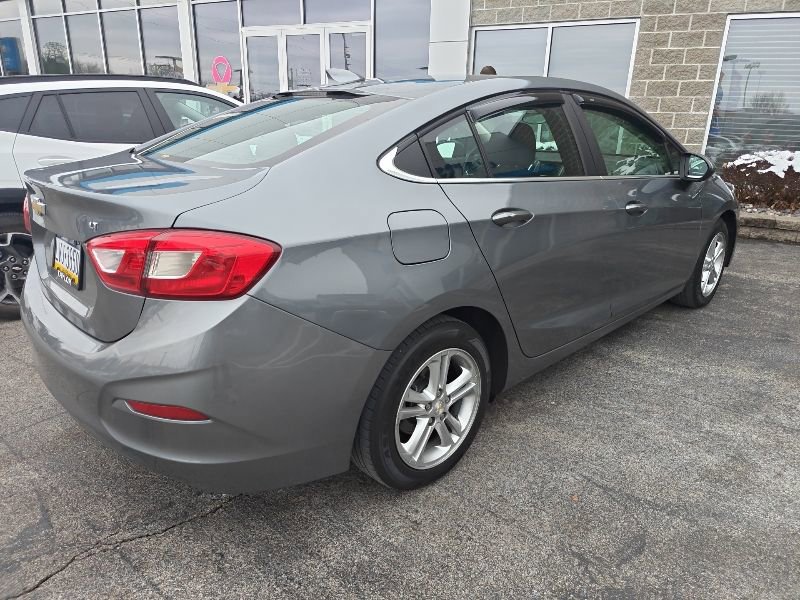 Used 2018 Chevrolet Cruze LT w/ Convenience Package image 4