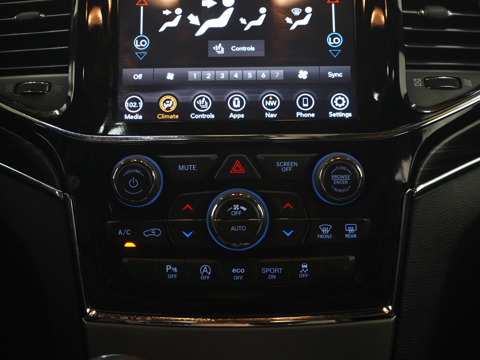 Used 2020 Jeep Grand Cherokee Limited AWD/4WD image 16