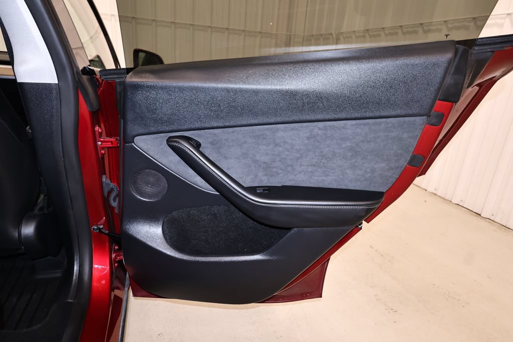Used 2025 Tesla Model Y Long Range AWD/4WD image 15