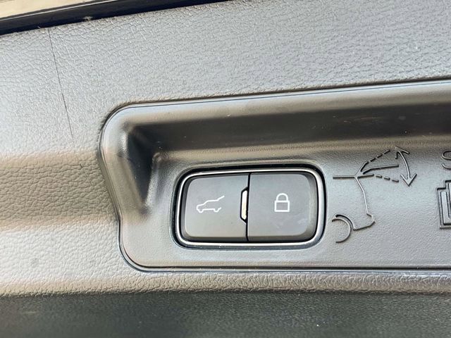 Used 2022 Ford Explorer XLT image 22