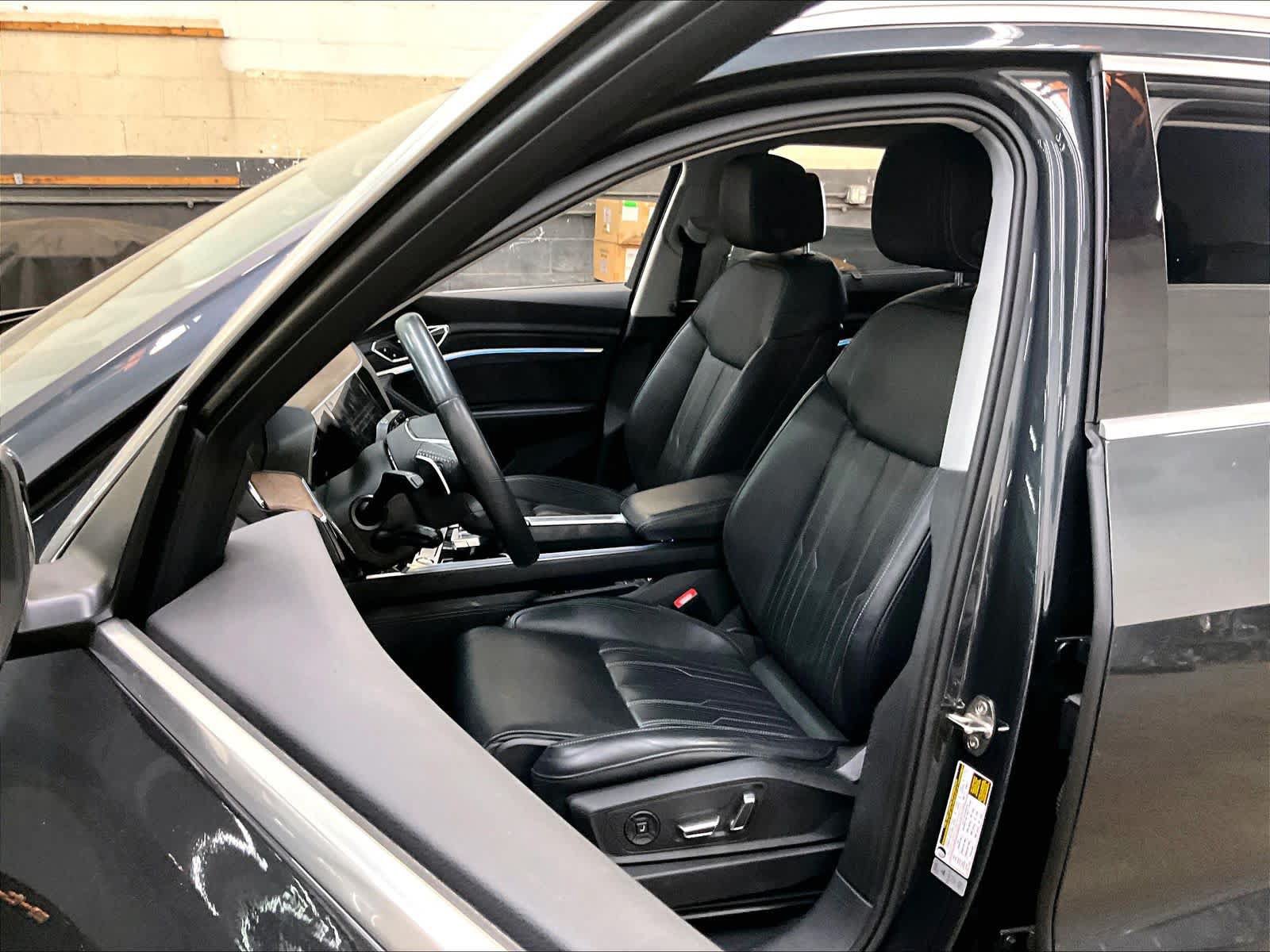 Used 2019 Audi e-tron Prestige w/ Prestige Package AWD/4WD image 29