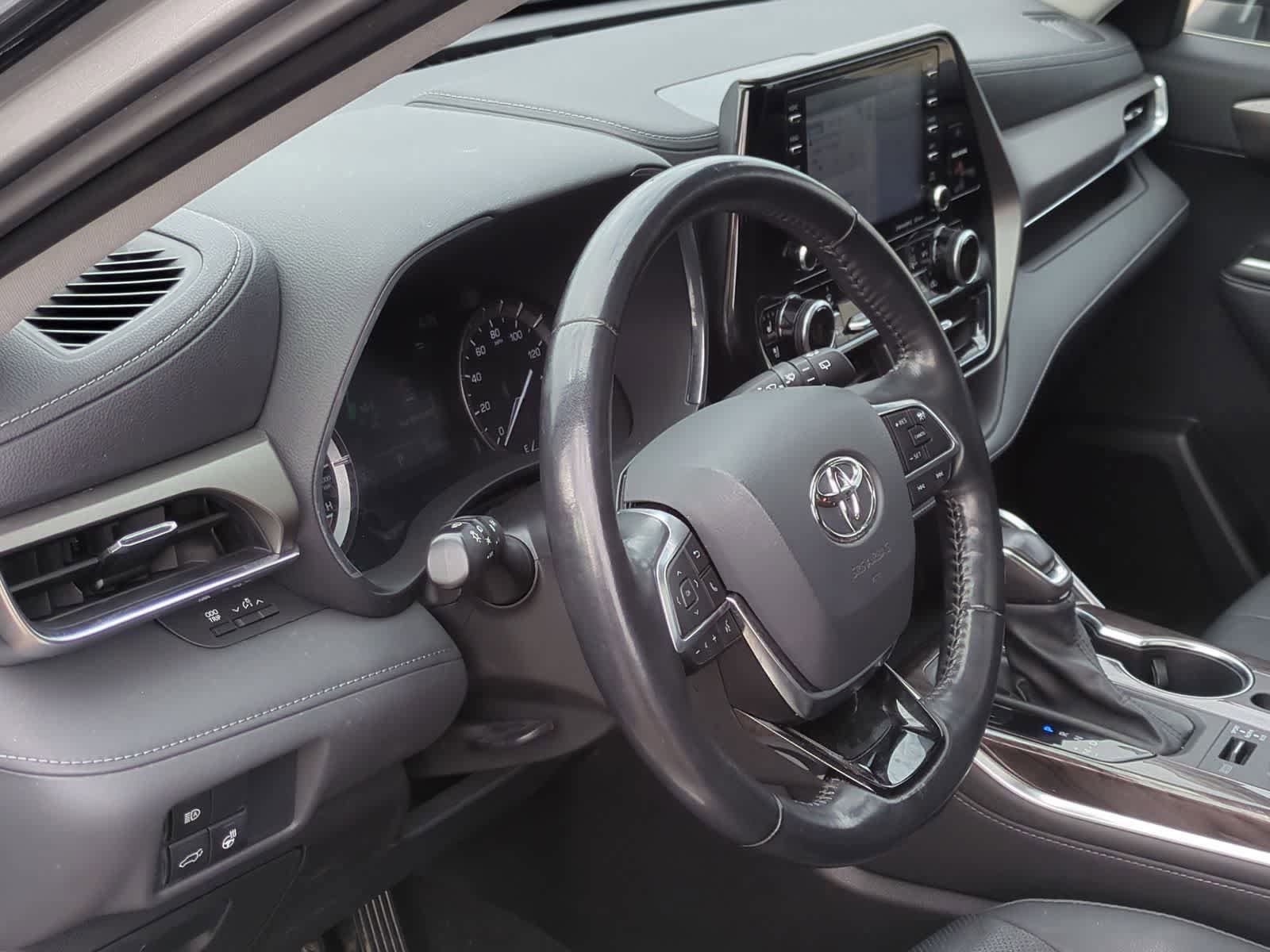 Used 2021 Toyota Highlander Limited AWD/4WD image 10