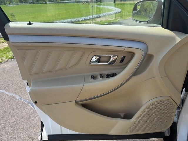 Used 2018 Ford Taurus SEL w/ Equipment Group 201A FWD image 19