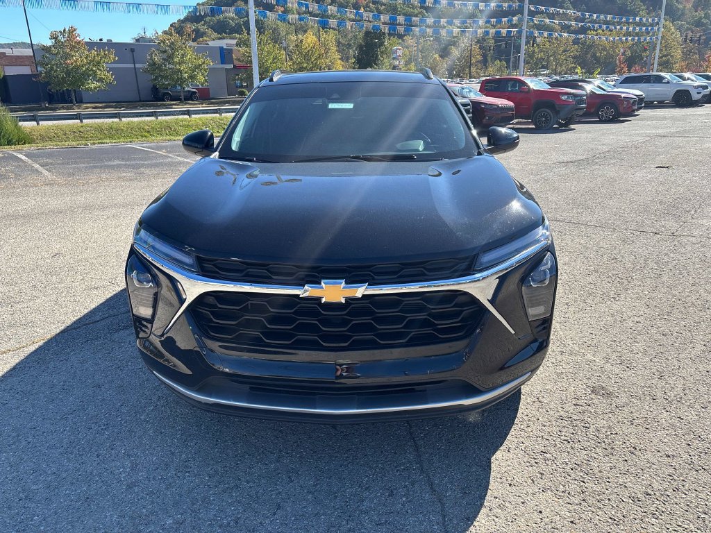 Used 2025 Chevrolet Trax LT w/ Driver Confidence Package FWD image 8