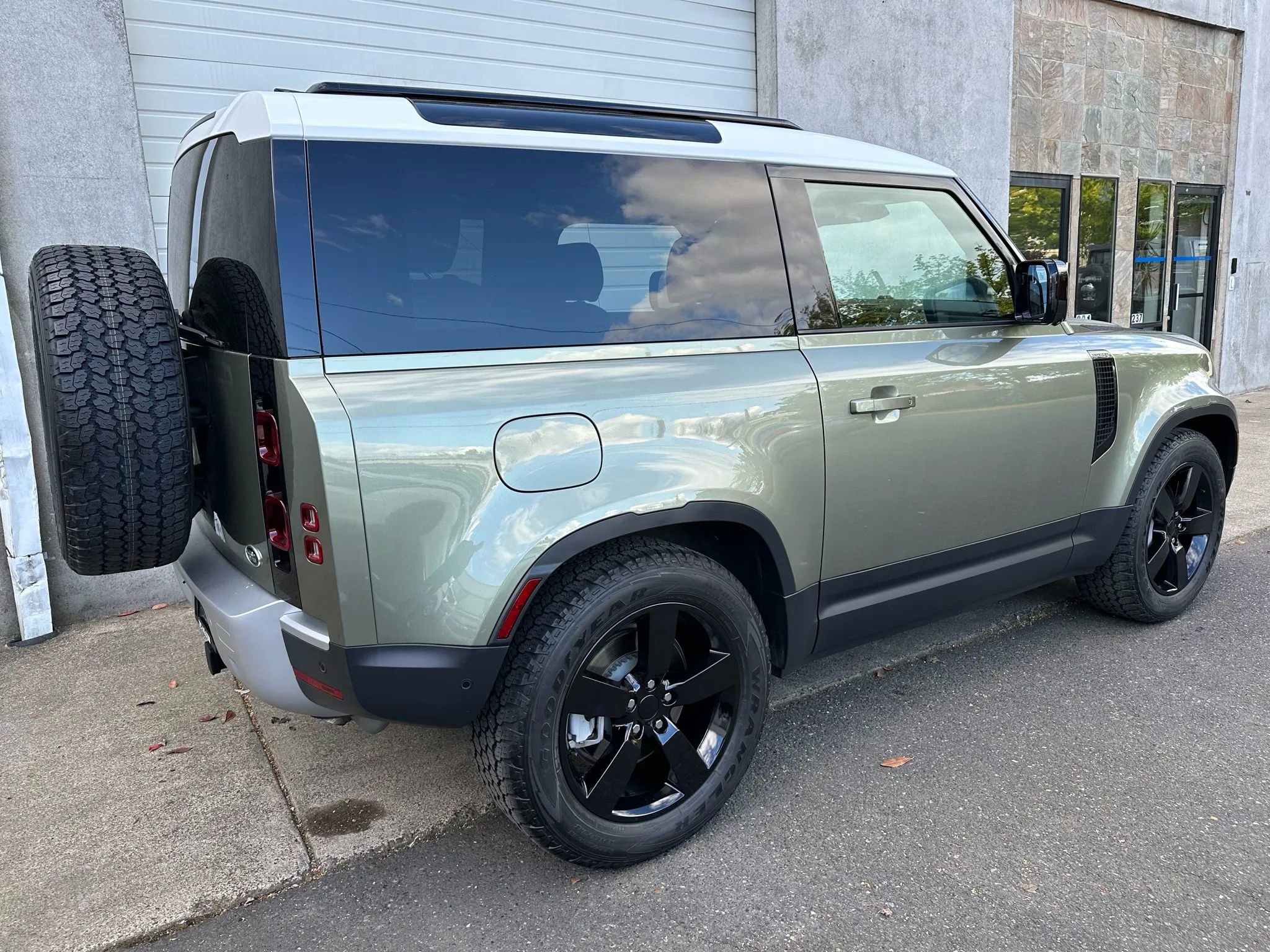 Used 2021 Land Rover Defender 90 First Edition image 6