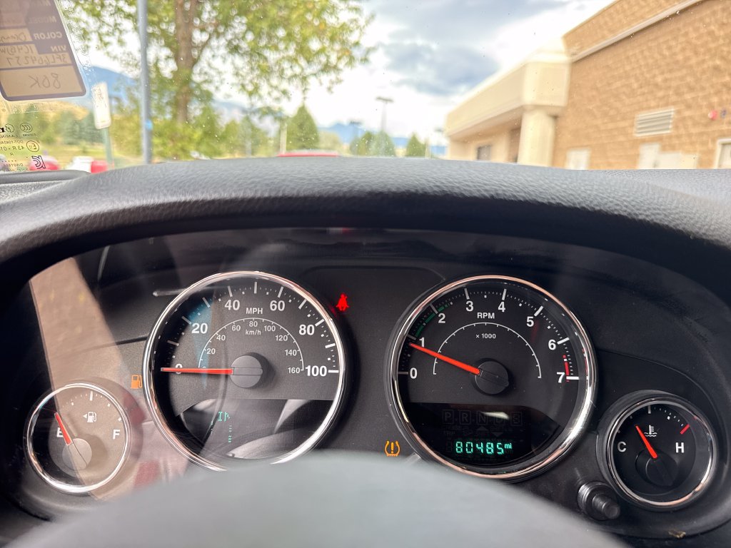 Used 2015 Jeep Wrangler Unlimited Rubicon w/ Connectivity Group AWD/4WD image 17
