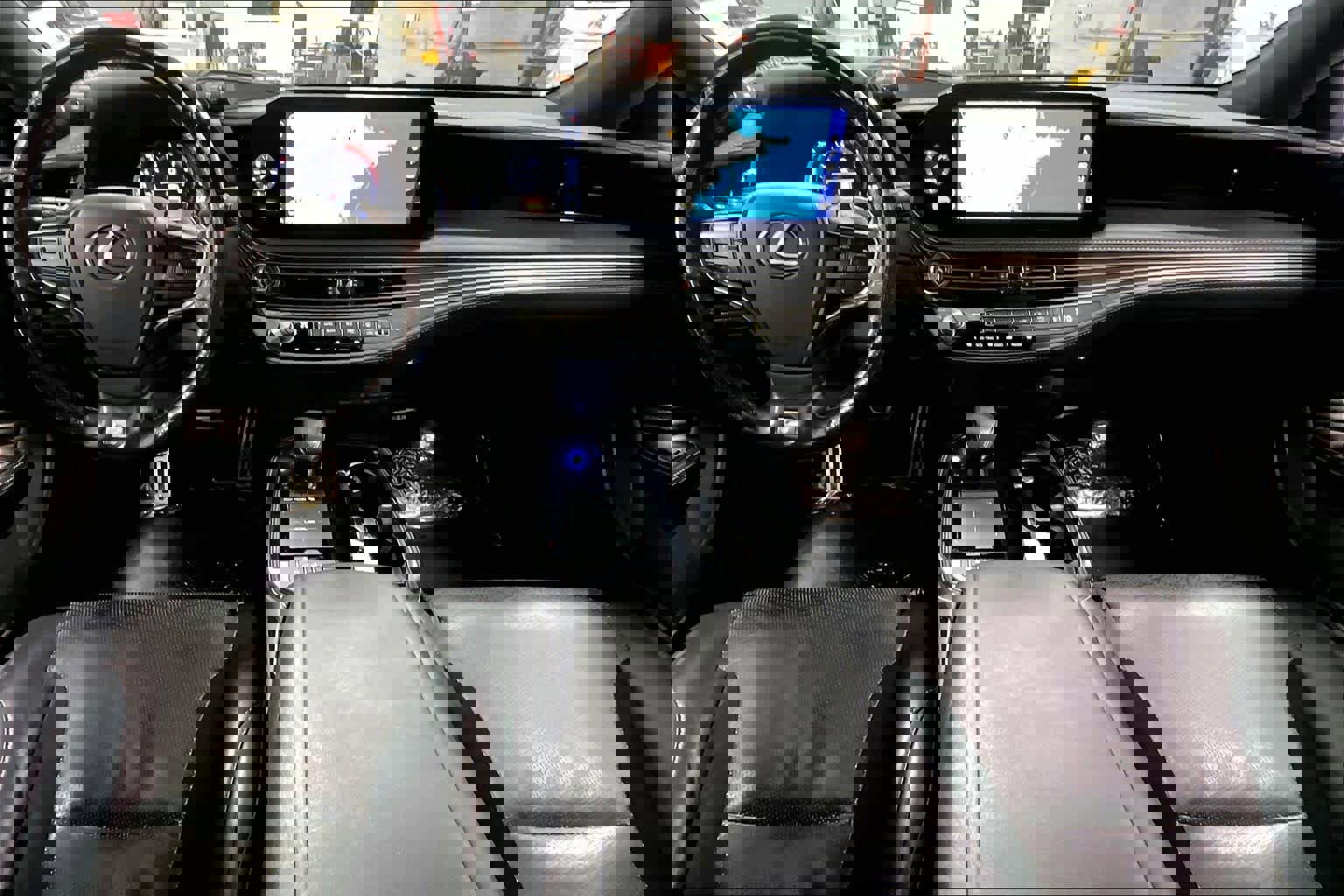 Used 2022 Lexus LS 500 F Sport w/ Accessory Package (Z2) image 15