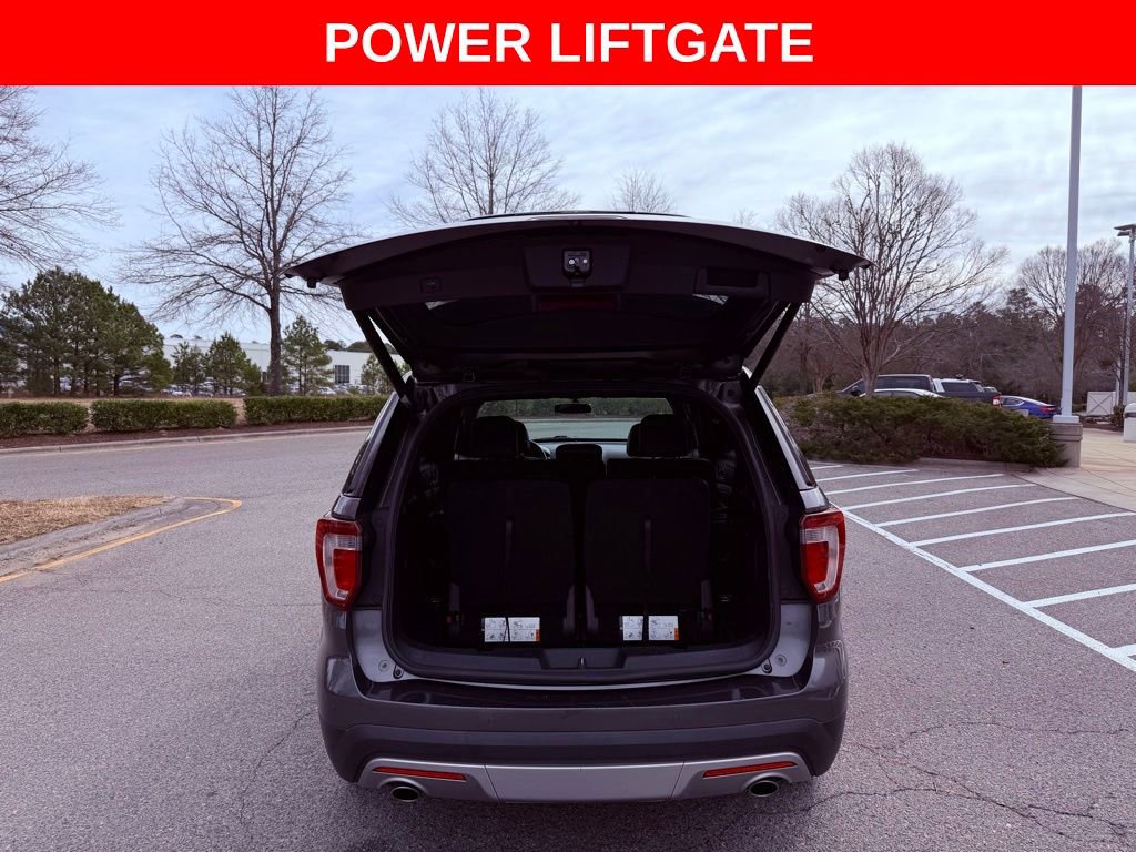 Used 2017 Ford Explorer XLT w/ Equipment Group 202A image 7