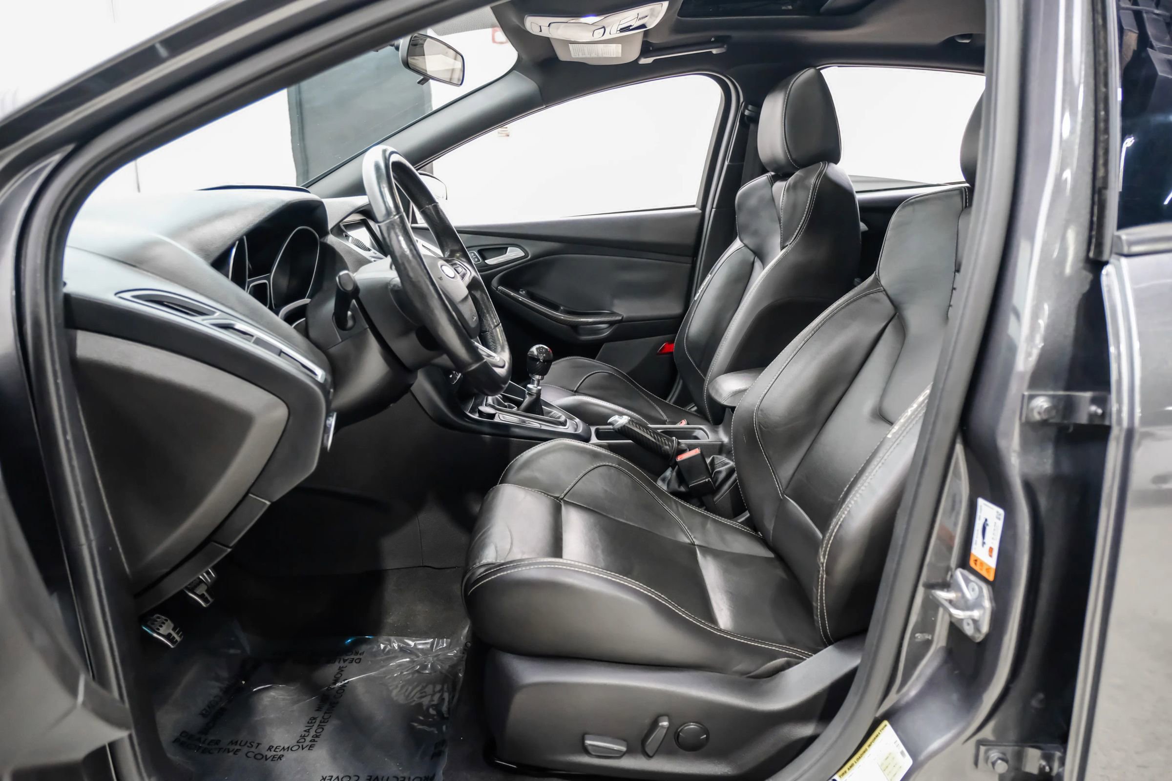 Used 2018 Ford Focus ST w/ Equipment Group 402A FWD image 23