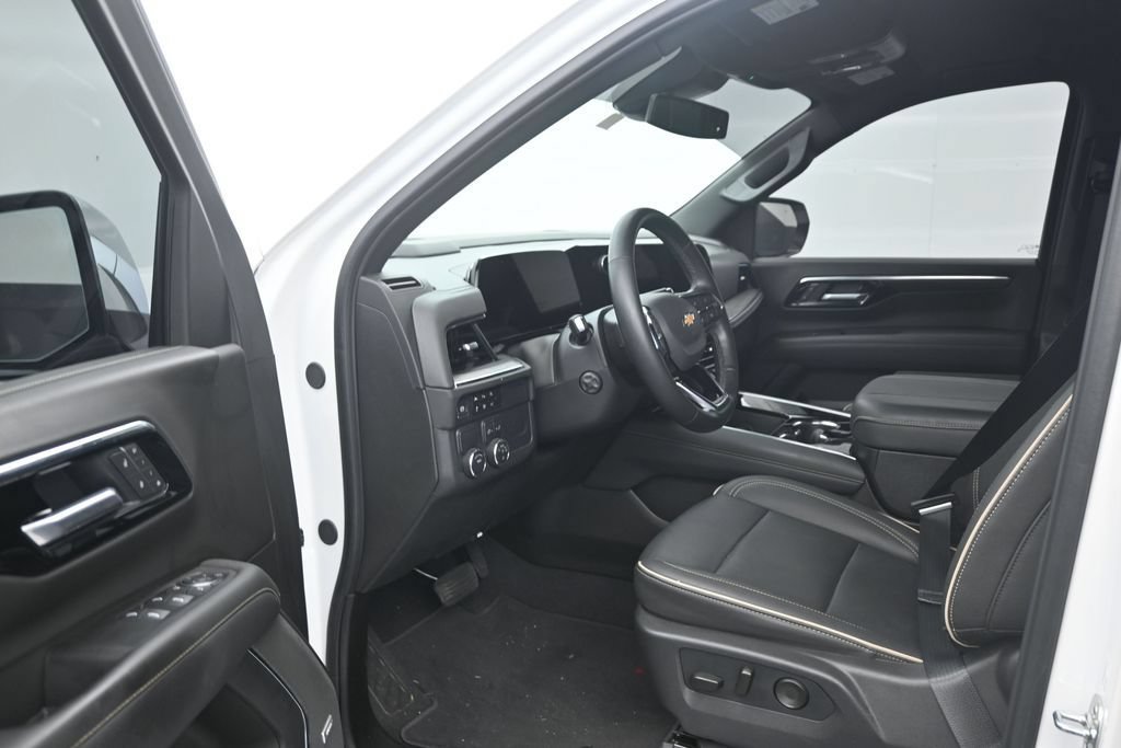 Used 2025 Chevrolet Suburban Premier RWD image 10