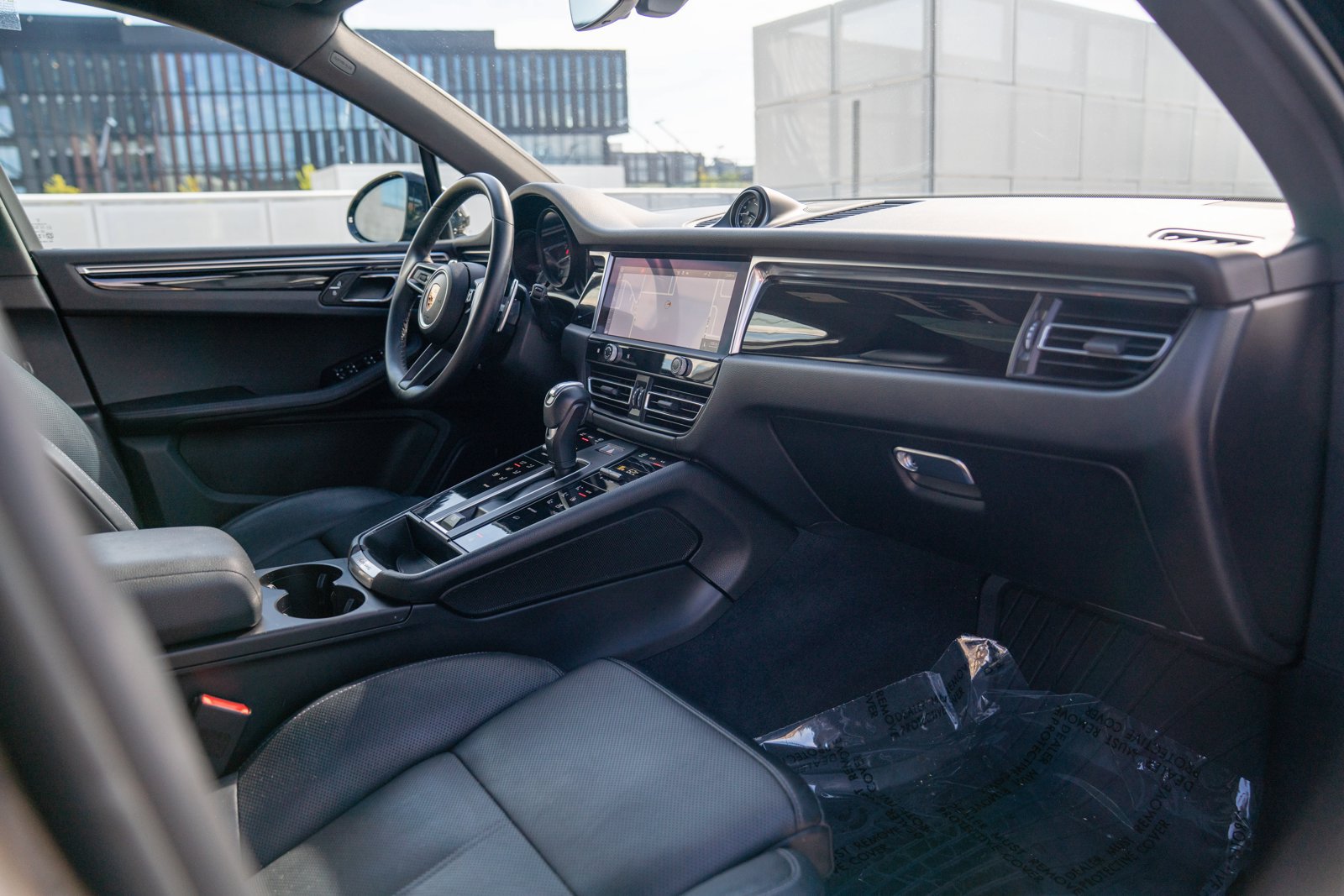 Certified 2024 Porsche Macan AWD/4WD image 27