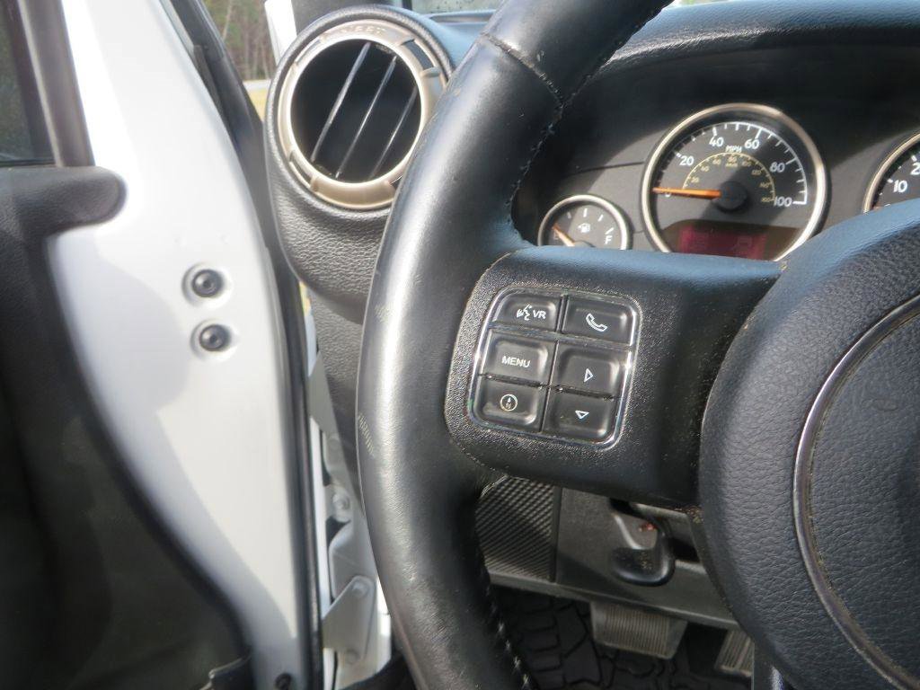 Used 2016 Jeep Wrangler Unlimited Sahara image 13