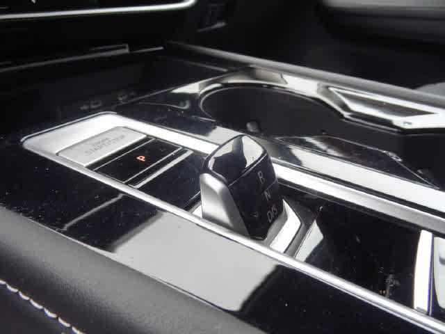 Used 2025 Volkswagen Atlas SE AWD/4WD image 9