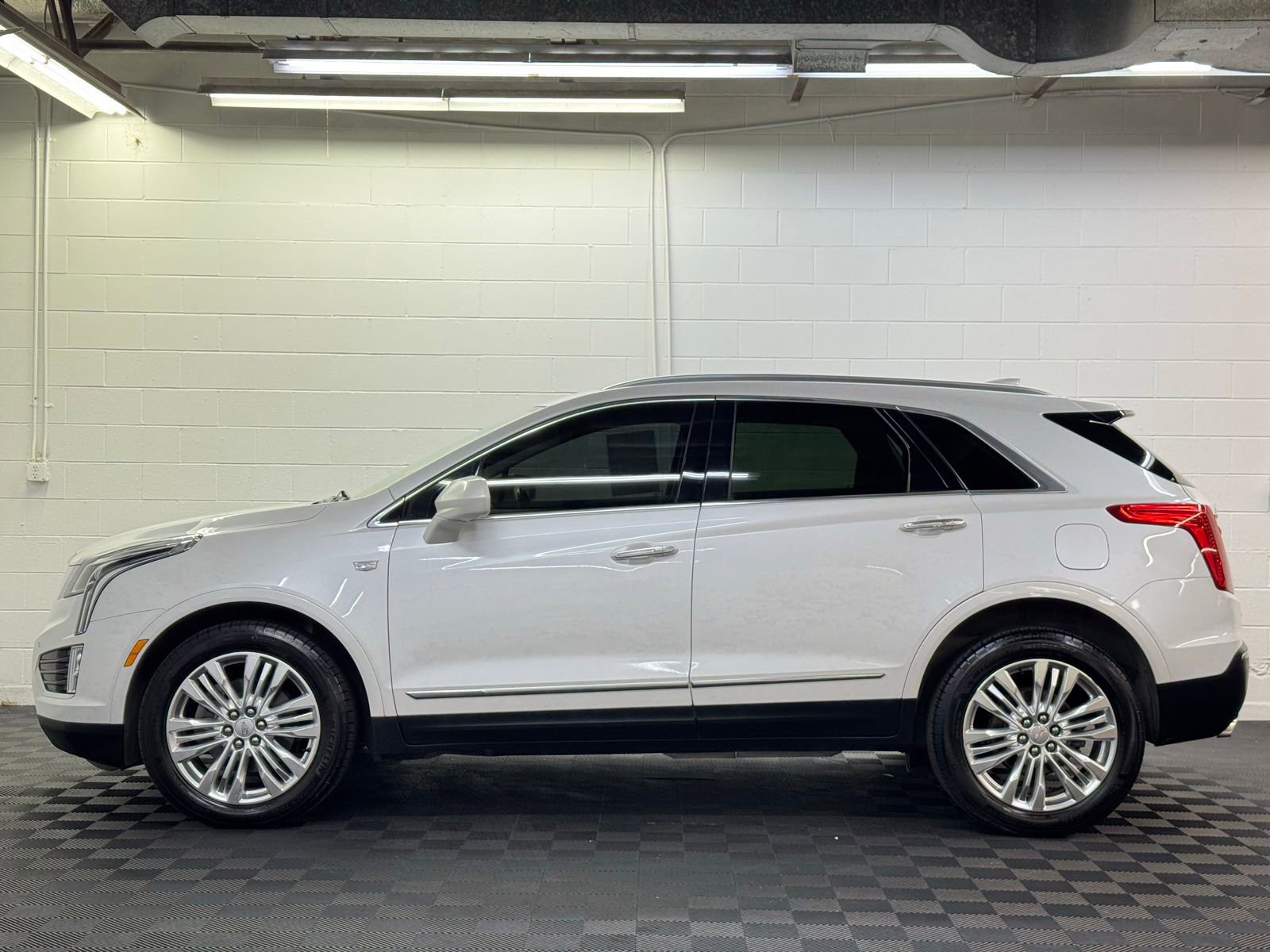Used 2018 Cadillac XT5 Premium Luxury image 3