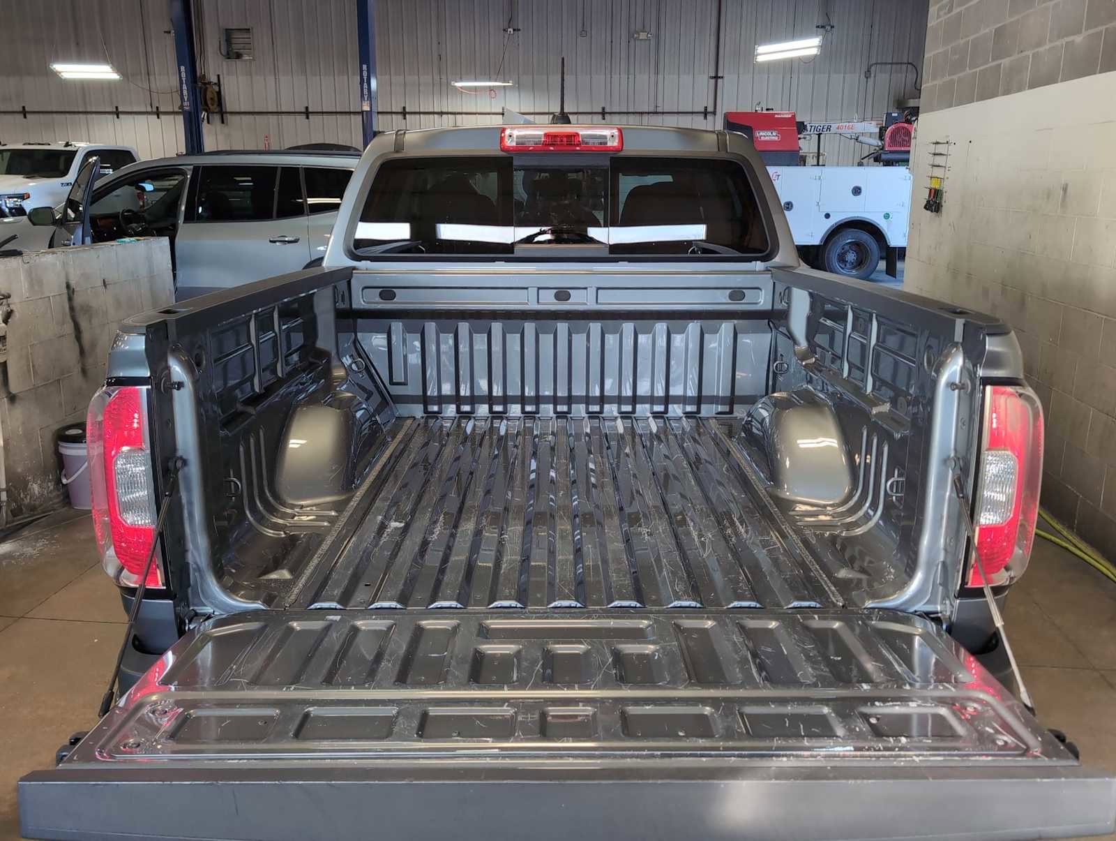 Used 2022 GMC Canyon AT4 w/ Trailering Package image 23