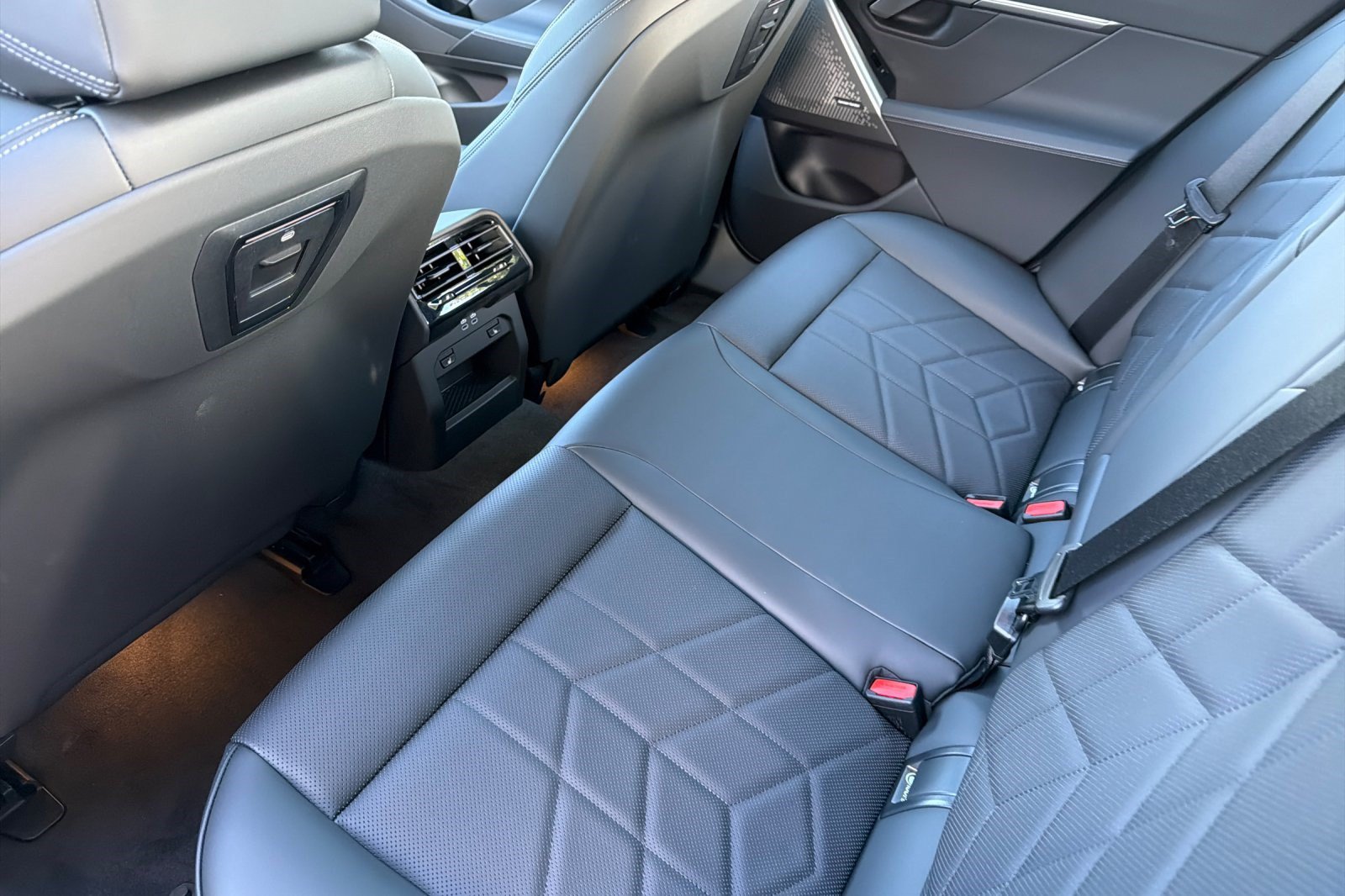 New 2027 BMW 550e xDrive AWD/4WD image 10