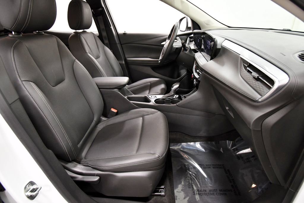 Used 2024 Buick Encore GX Sport Touring FWD image 17