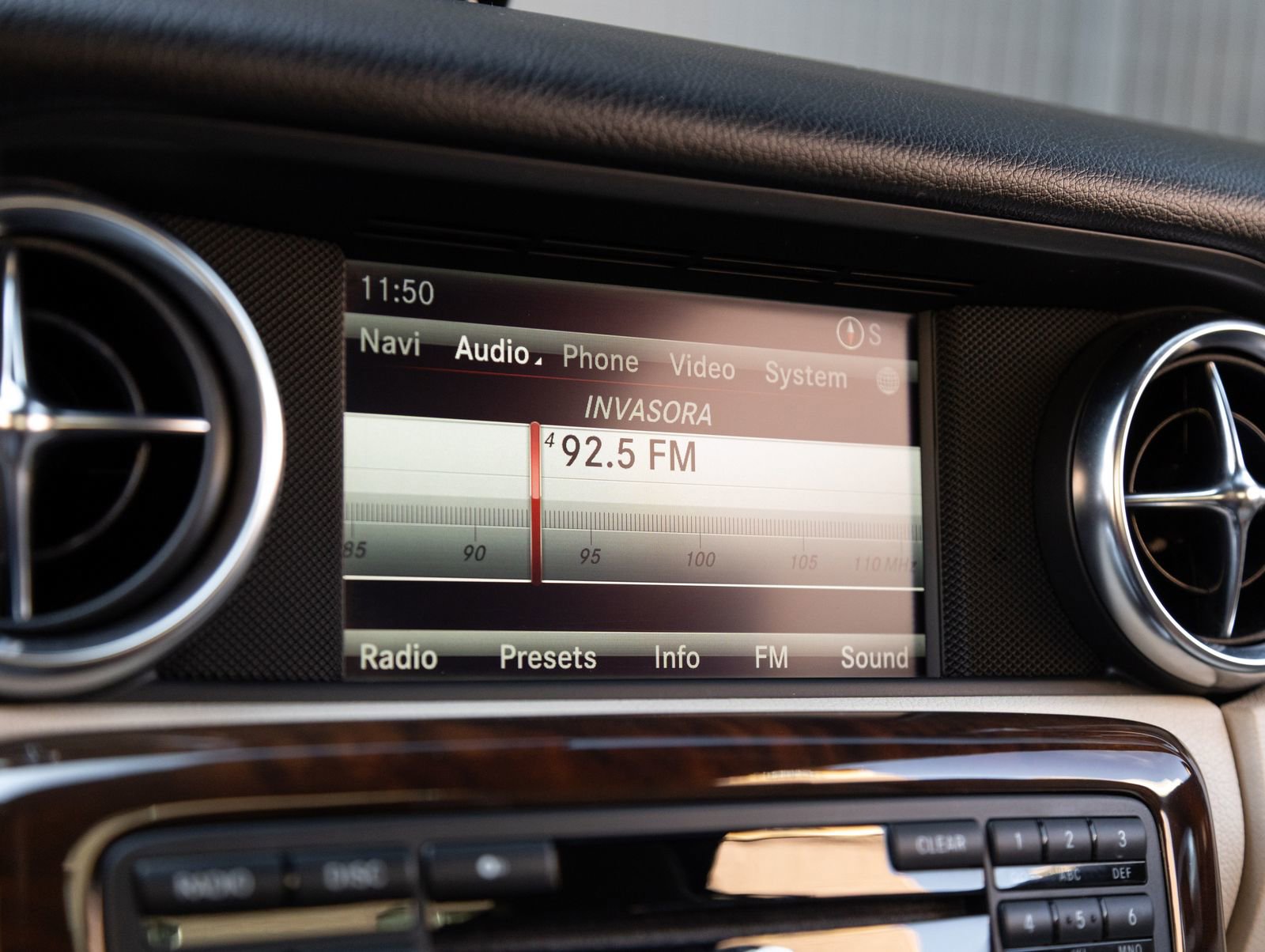 Used 2013 Mercedes-Benz SLK 250 image 27