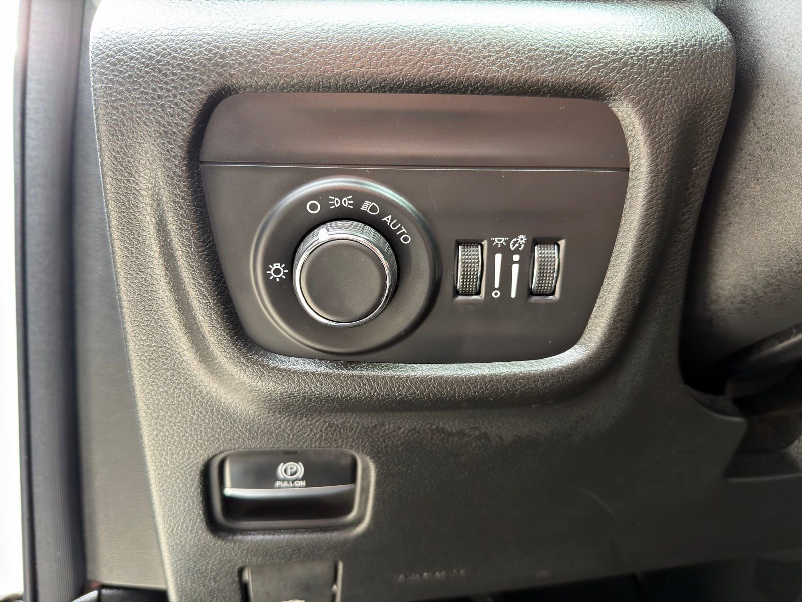 Used 2024 Jeep Grand Cherokee Altitude image 15