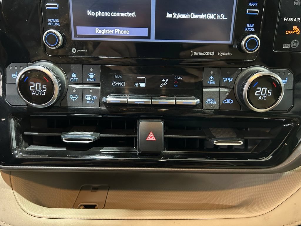 Used 2022 Toyota Highlander XLE AWD/4WD image 30