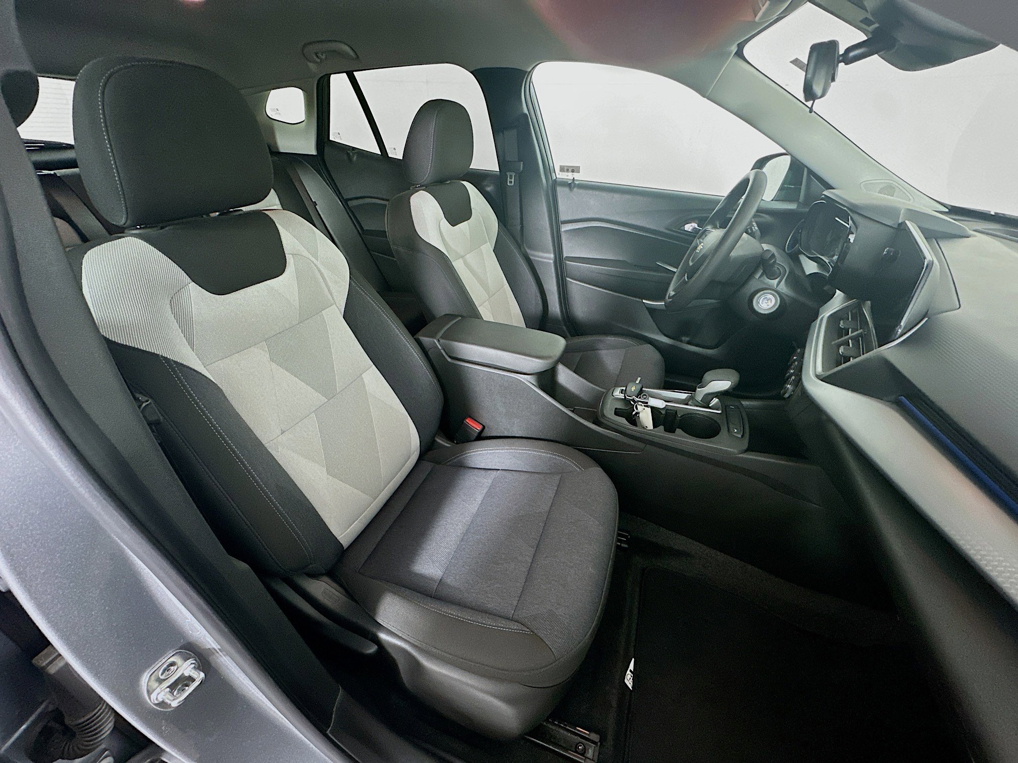 Used 2024 Chevrolet Trax LS w/ Driver Confidence Package FWD image 29