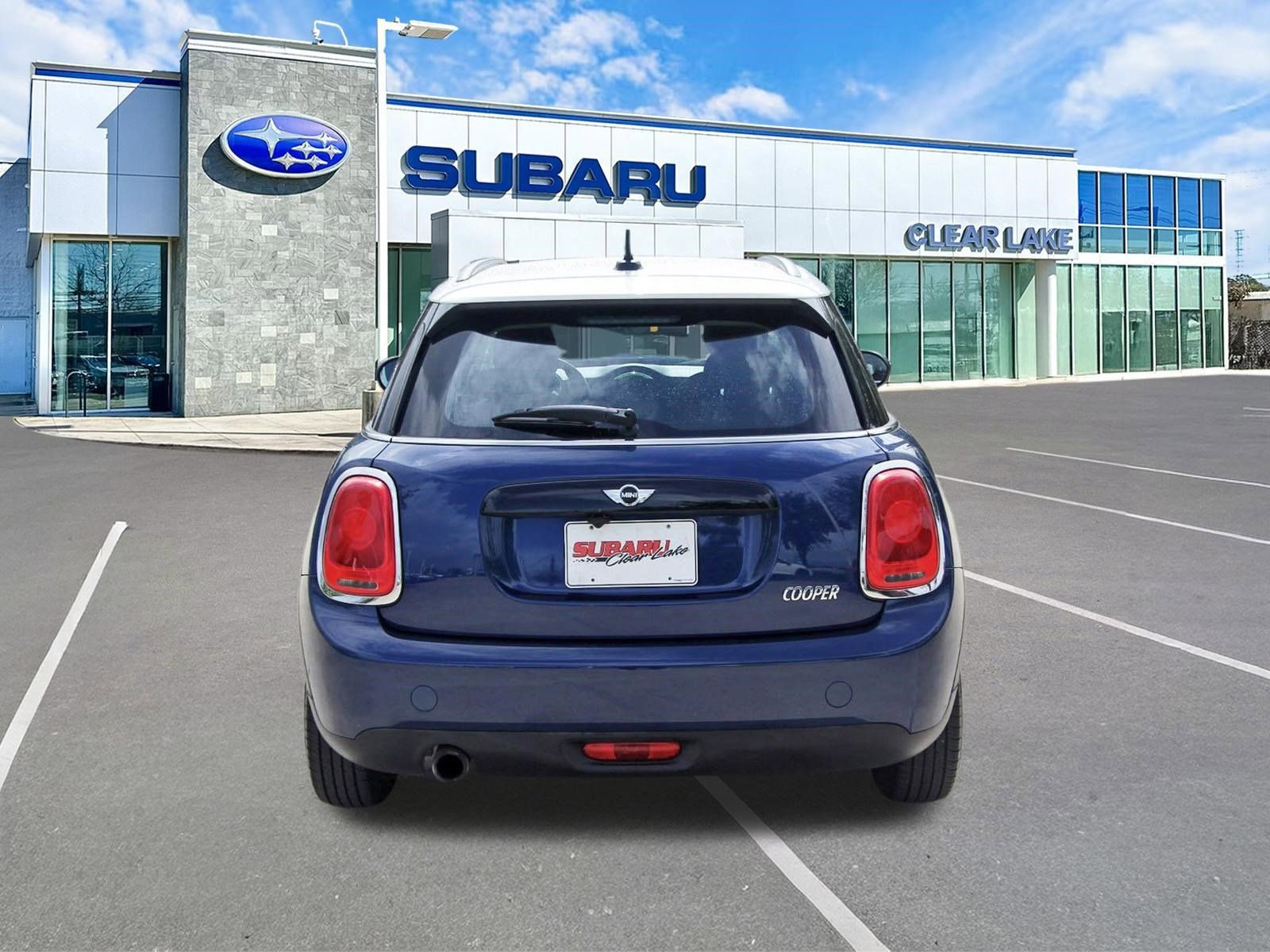 Used 2017 MINI Cooper 4-Door Hardtop image 5