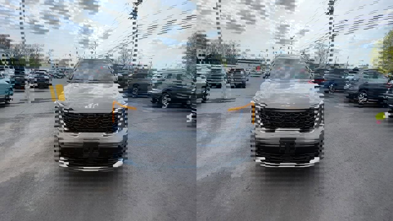 Certified 2025 Kia Sorento EX w/ EX Panoramic Sunroof Package image 3