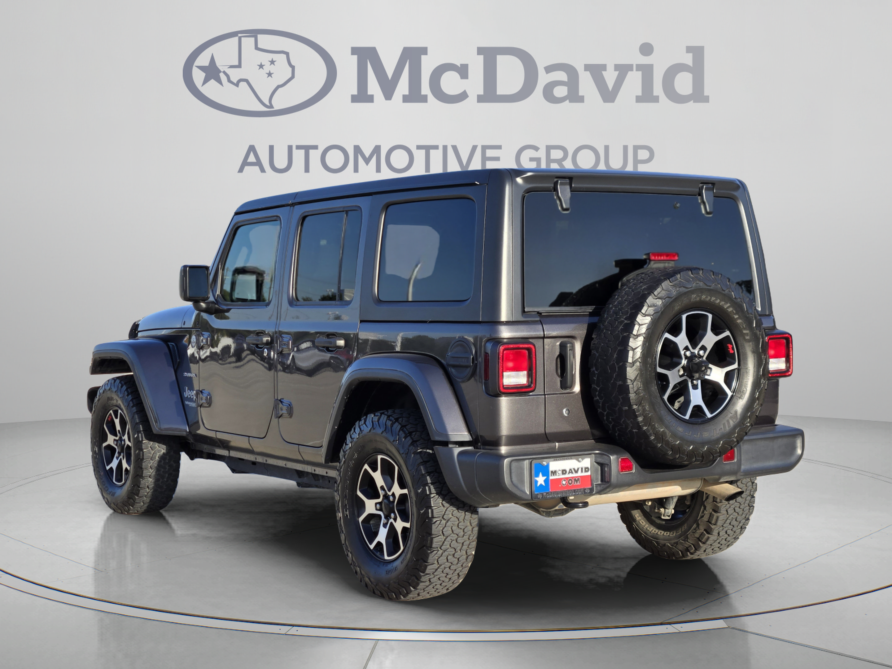 Used 2019 Jeep Wrangler Unlimited Sahara AWD/4WD image 4