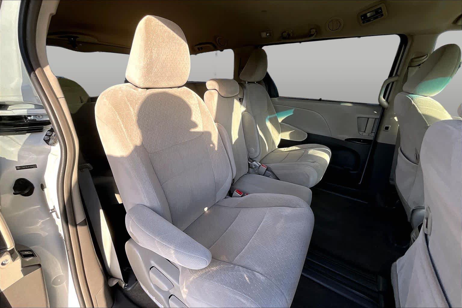 Used 2015 Toyota Sienna LE FWD image 19