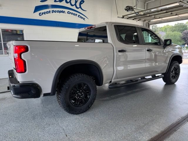 New 2026 Chevrolet Silverado 1500 ZR2 w/ Dark Appearance Package AWD/4WD image 12