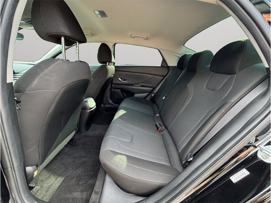 Used 2022 Hyundai Elantra SE FWD image 29