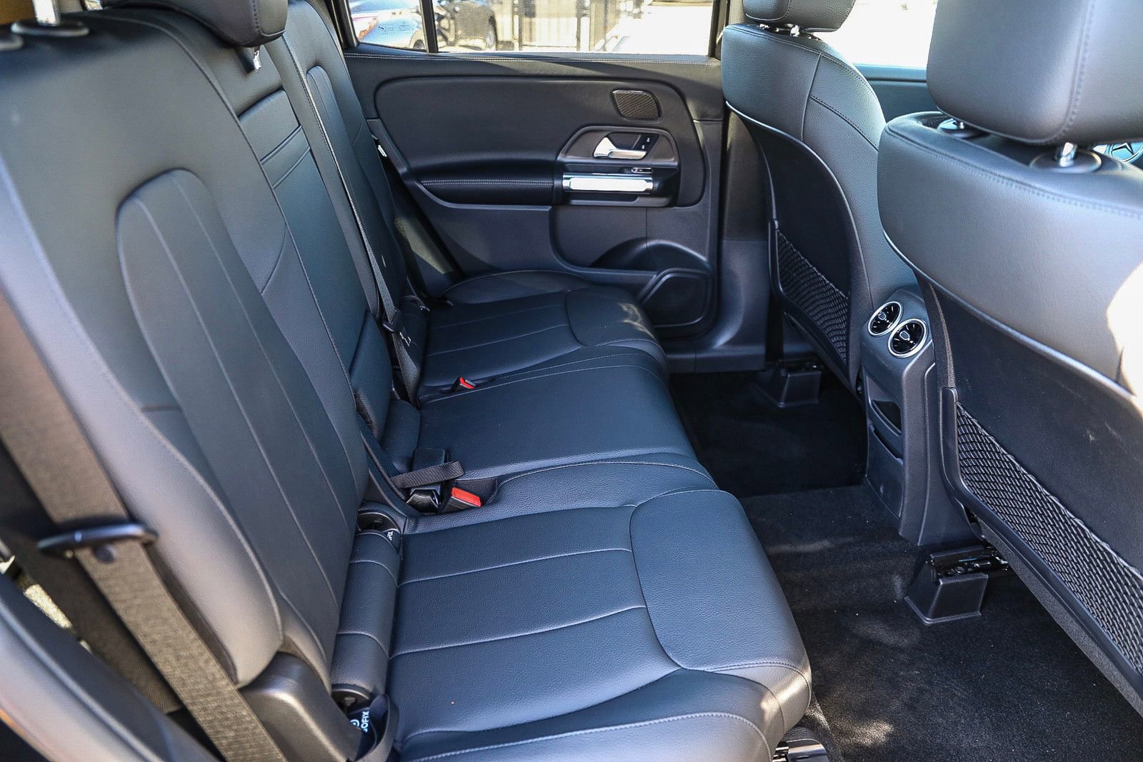 Used 2024 Mercedes-Benz GLB 250 4MATIC image 21