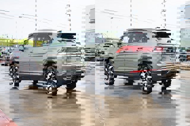 New 2026 Volkswagen Atlas Cross Sport SE image 4