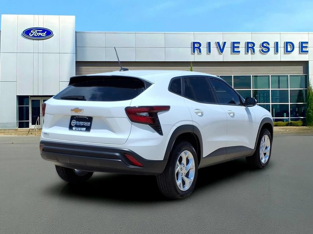 Used 2025 Chevrolet Trax LS w/ LS Convenience Package FWD image 7