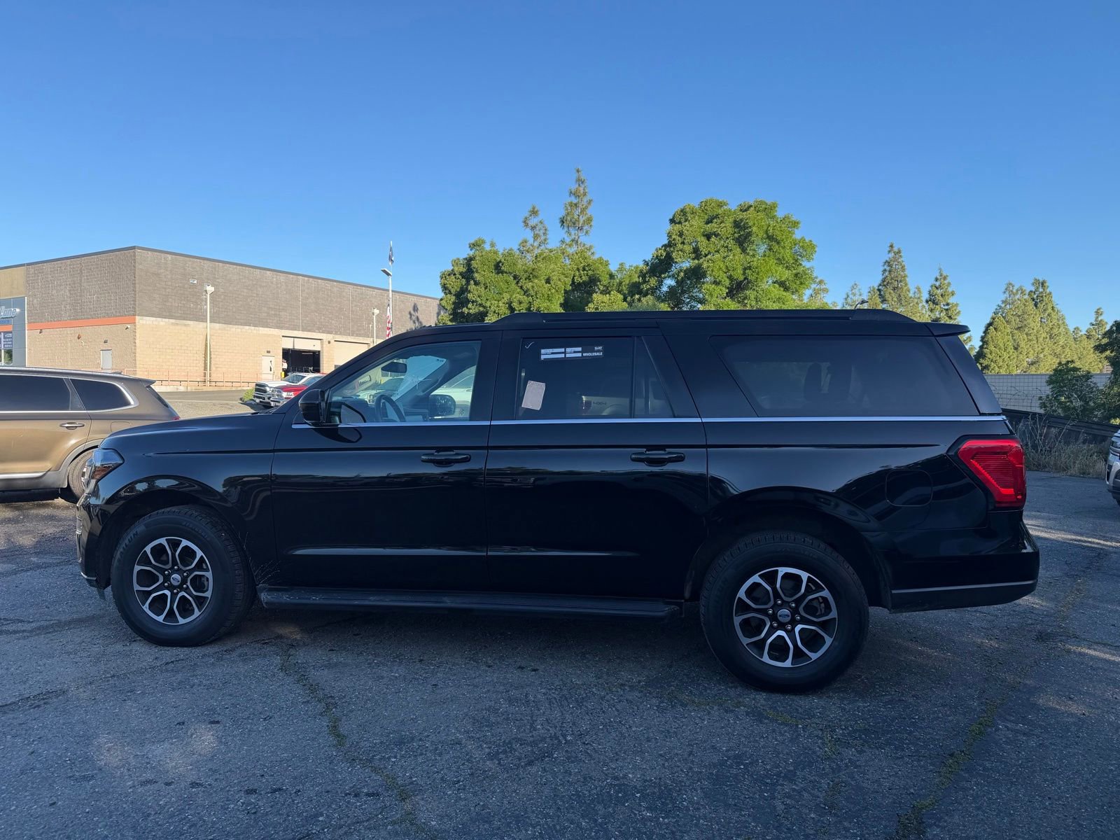 Used 2024 Ford Expedition Max XLT AWD/4WD image 2