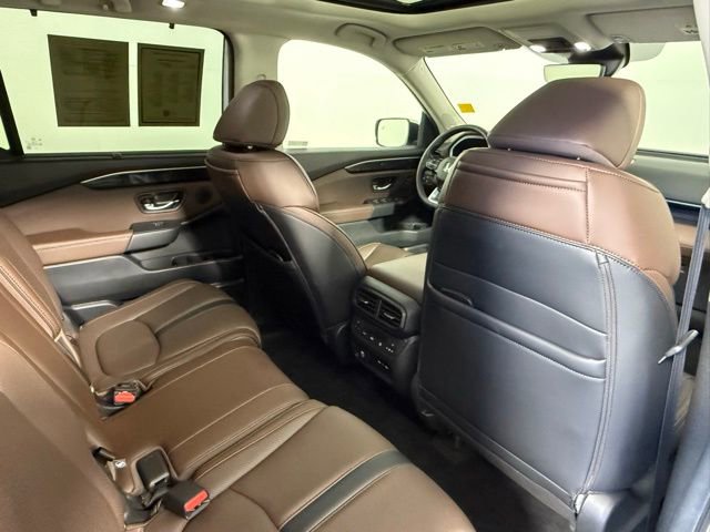 Used 2025 Honda Pilot Elite image 45
