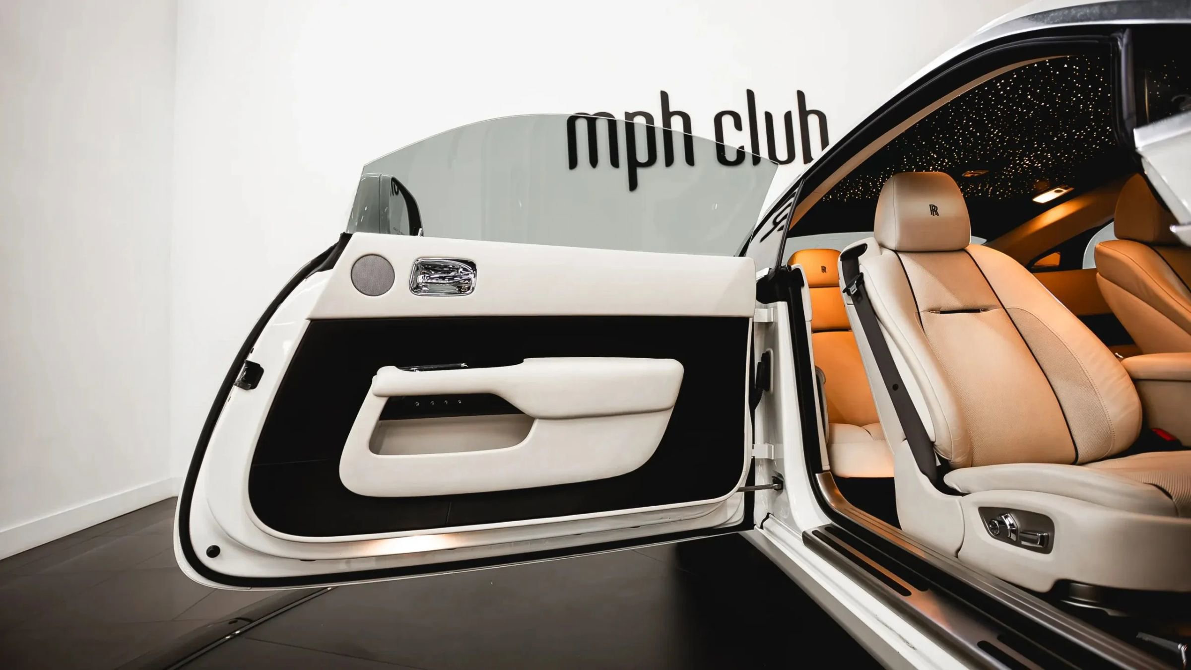 Used 2015 Rolls-Royce Wraith RWD image 24