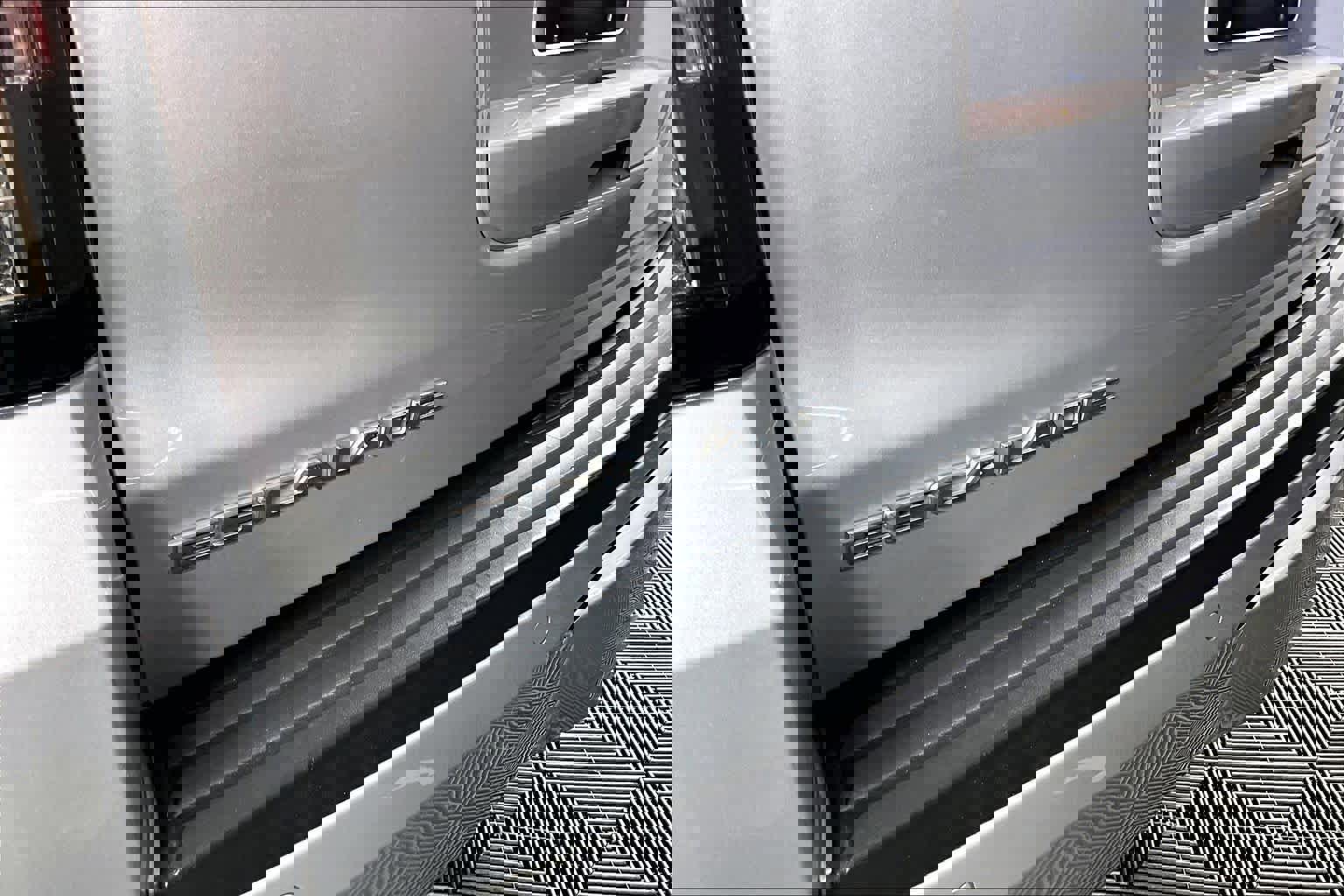 Used 2019 Cadillac Escalade ESV Premium Luxury image 29