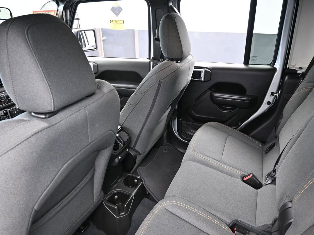 Used 2024 Jeep Gladiator Sport image 32